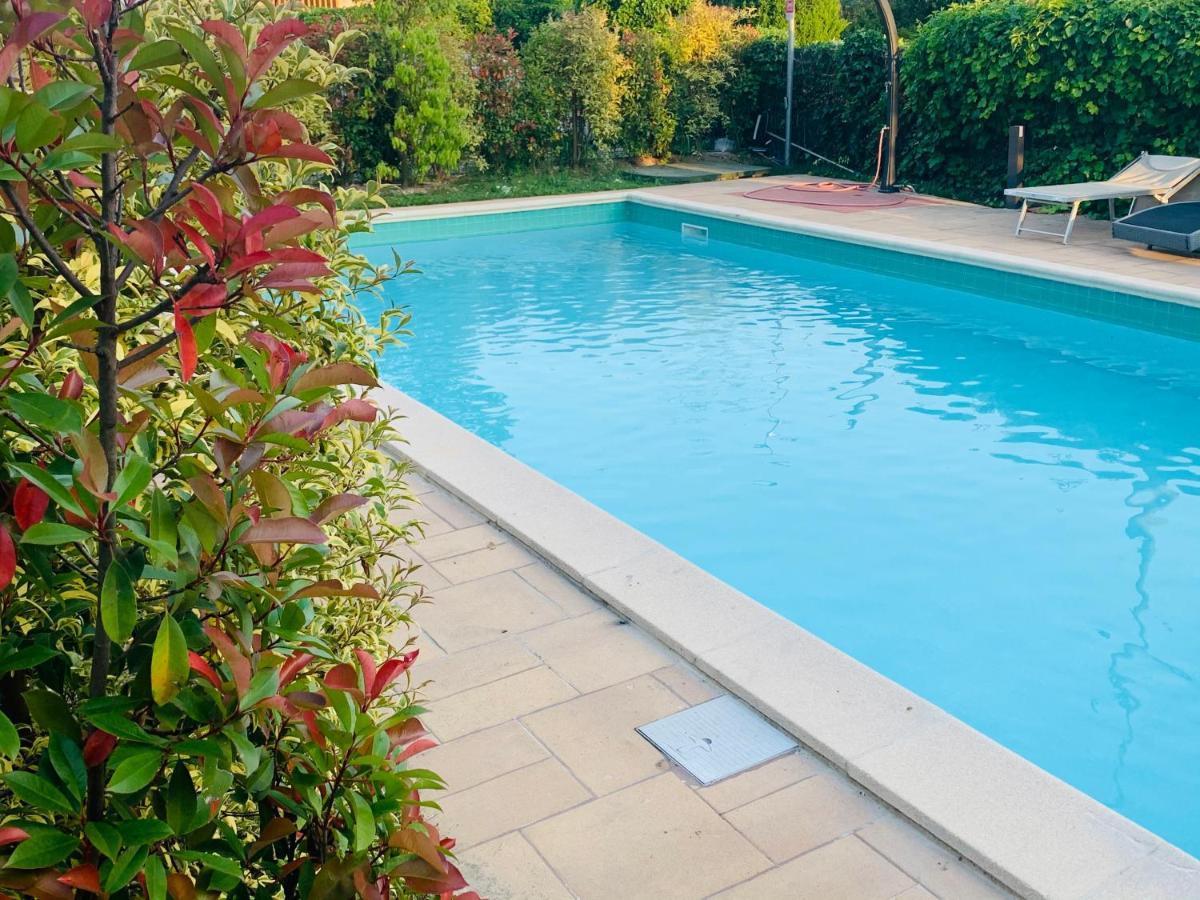Charming Attic Apartment With Balcony & Swimming Pool Desenzano del Garda Buitenkant foto