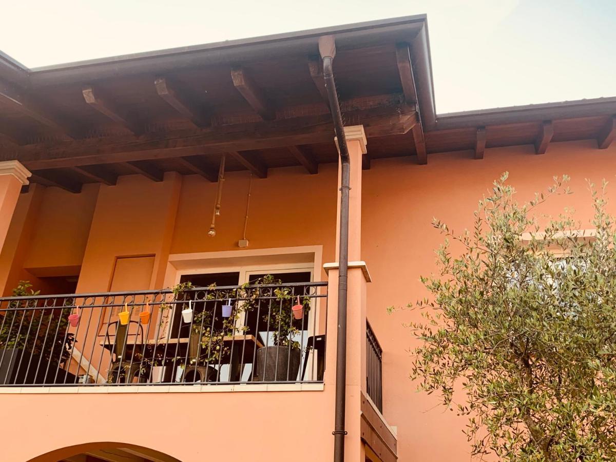 Charming Attic Apartment With Balcony & Swimming Pool Desenzano del Garda Buitenkant foto