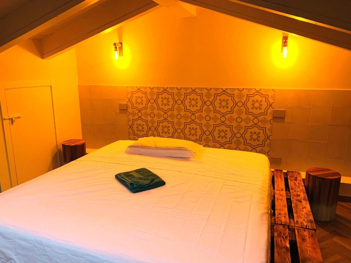 Charming Attic Apartment With Balcony & Swimming Pool Desenzano del Garda Buitenkant foto