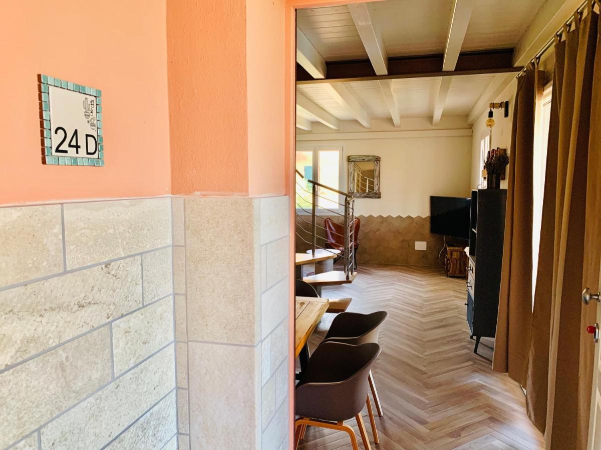 Charming Attic Apartment With Balcony & Swimming Pool Desenzano del Garda Buitenkant foto